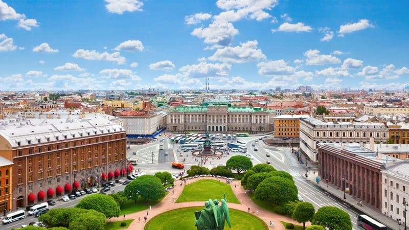 В Петербурге закрыли кафе и музеи