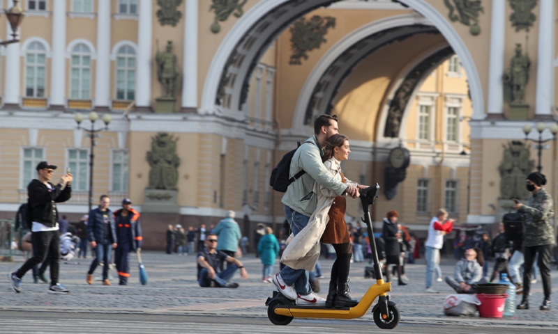 В Санкт-Петербурге начал действовать запрет на передвижение на электросамокатах