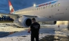 Двигатель задымился у прибывшего из Cалехарда самолета в аэропорту Пулково