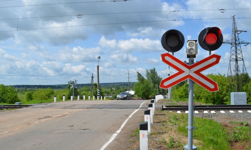 Больше 200 железнодорожных переездов сменили дорожное покрытие в Петербурге и области